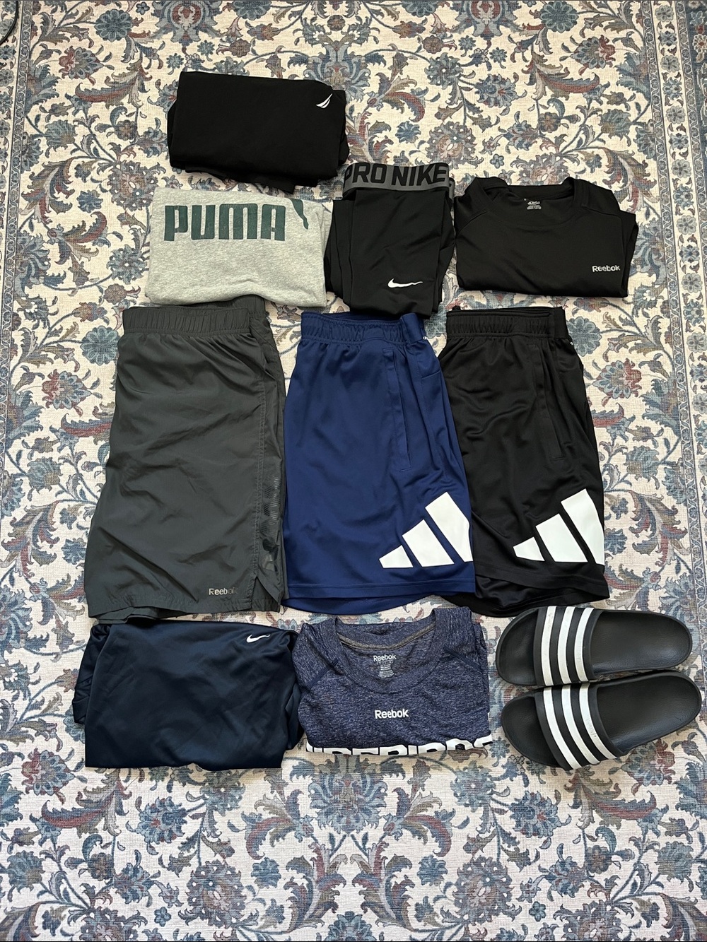 Men’s assorted activewear bundle lot